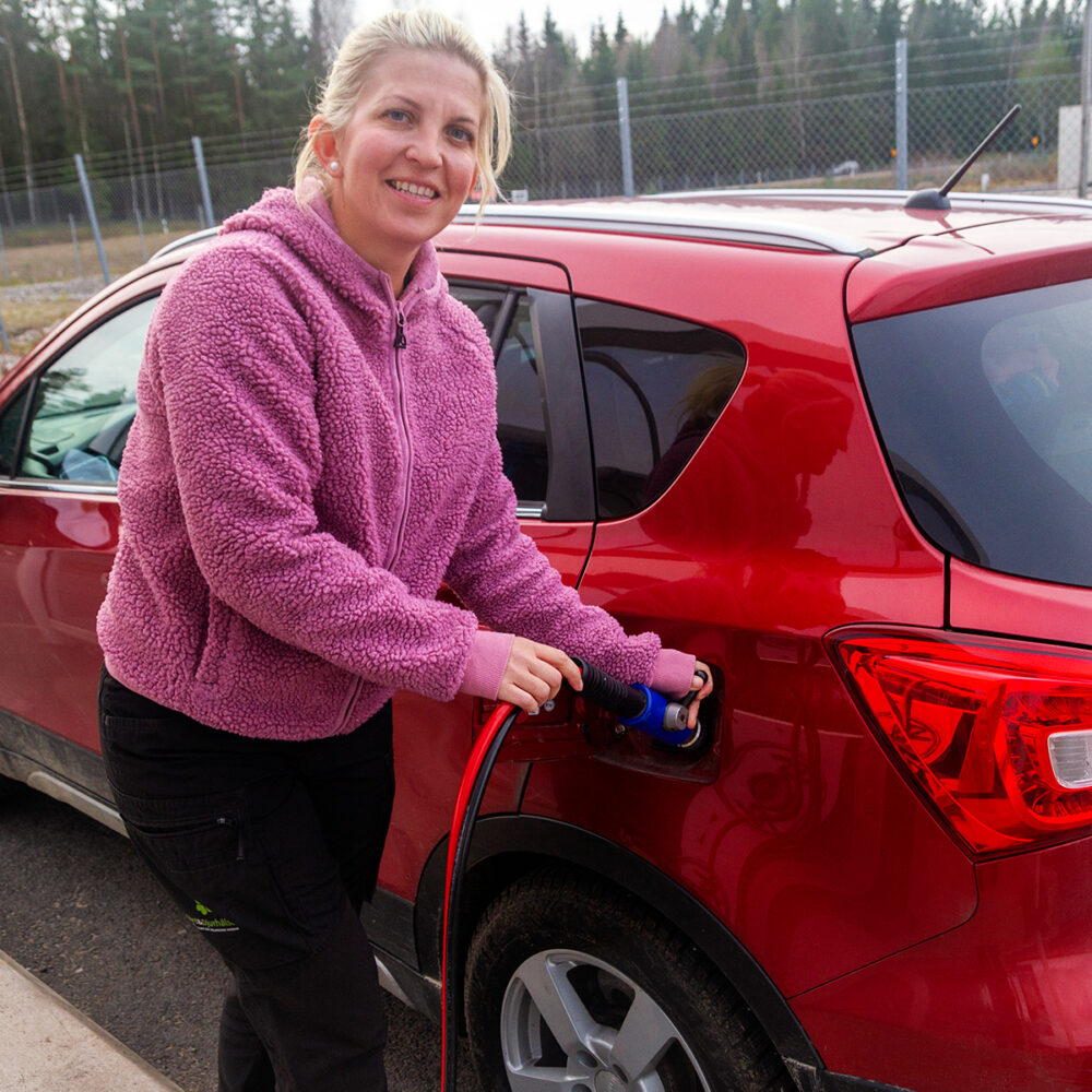 Veterinären med hela Småland och Blekinge som arbetsområde kör biogasbil